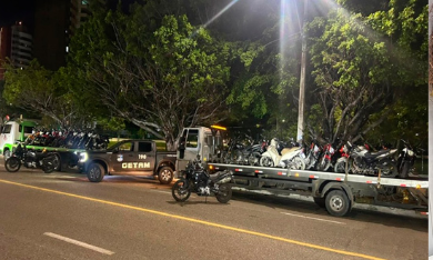 PM apreende veículos durante operação de trânsito na Zona Sul de Aracaju