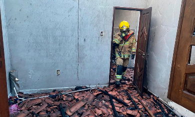 Incêndio destrói parte de residência no bairro Mosqueiro, em Aracaju
